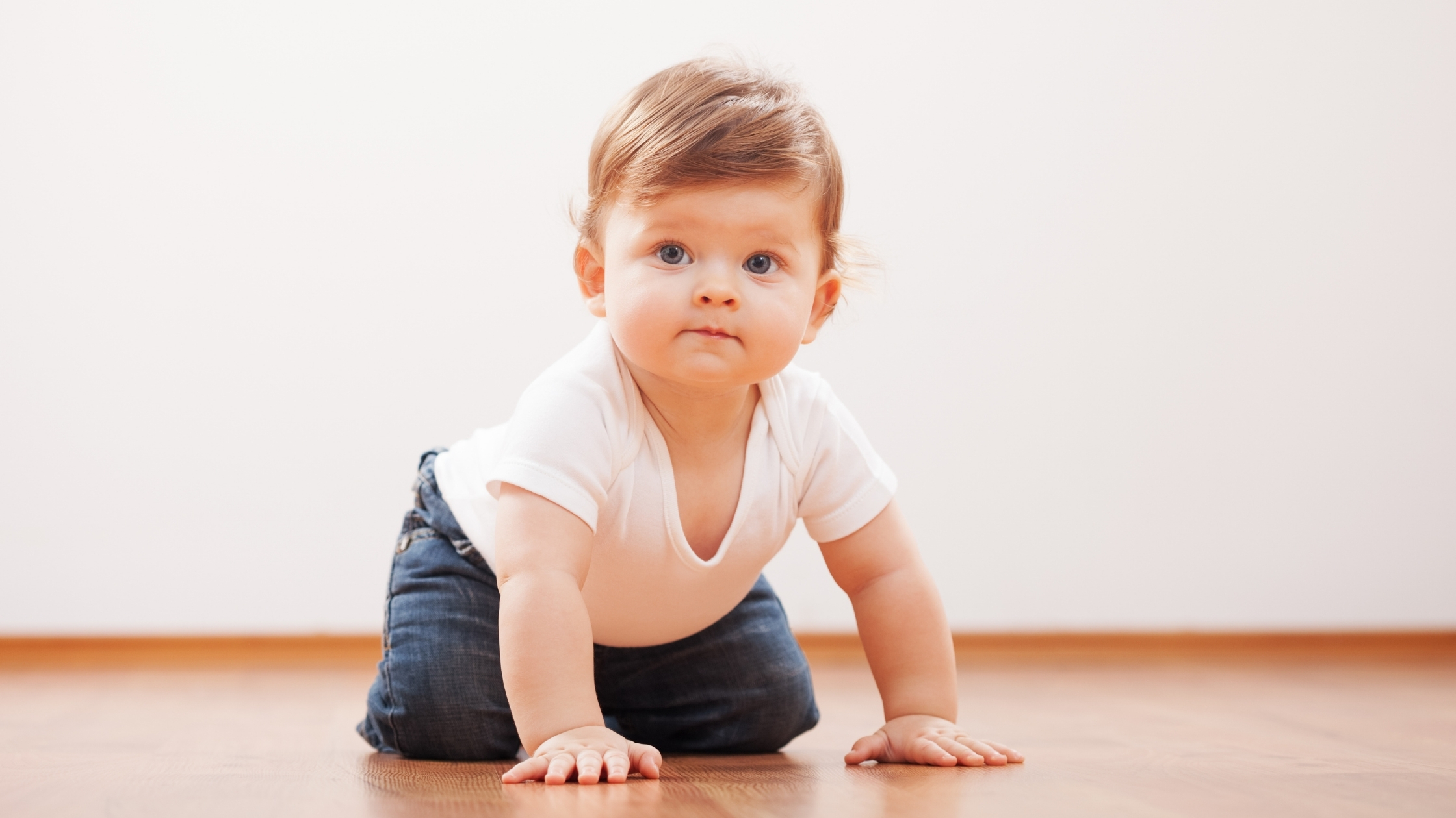 when do babies crawl